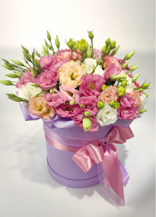 Mix eustoma in a hat box