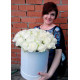 35 white roses in a hatbox