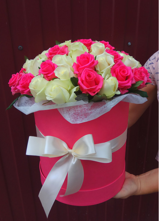 Pink and white roses in a hatbox Dnipro