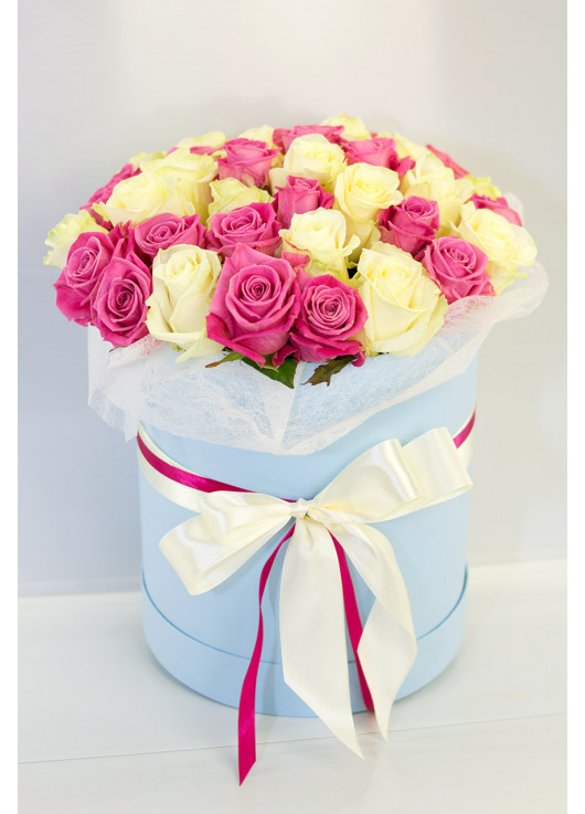 Pink and white roses in a hatbox Dnipro