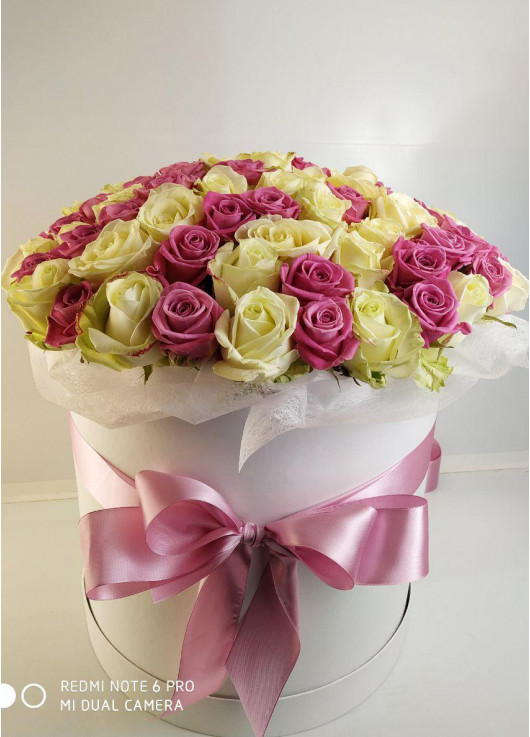 Pink and white roses in a hatbox Dnipro