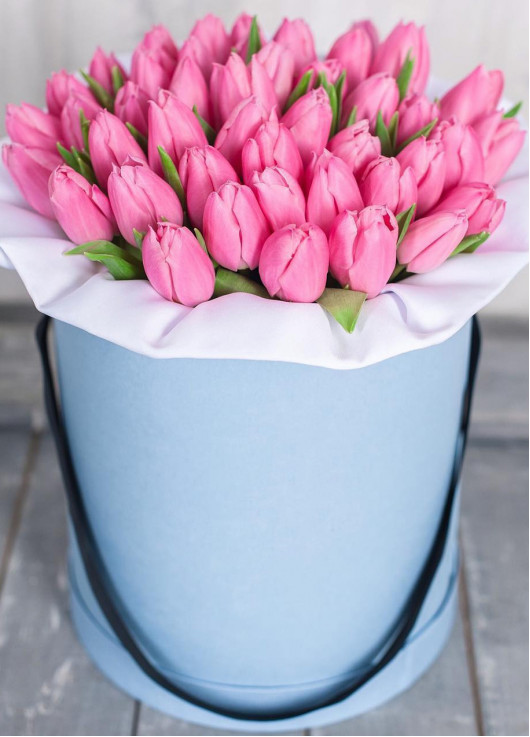 51 tulips in a hat box
