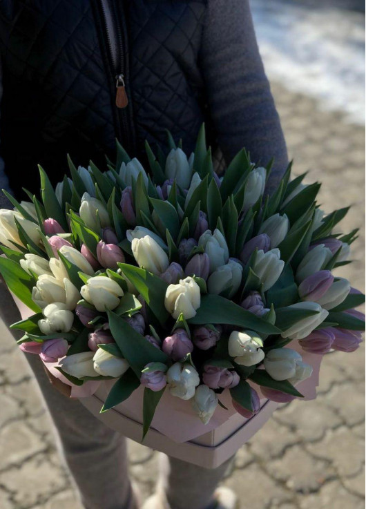 51 tulips in a hat box