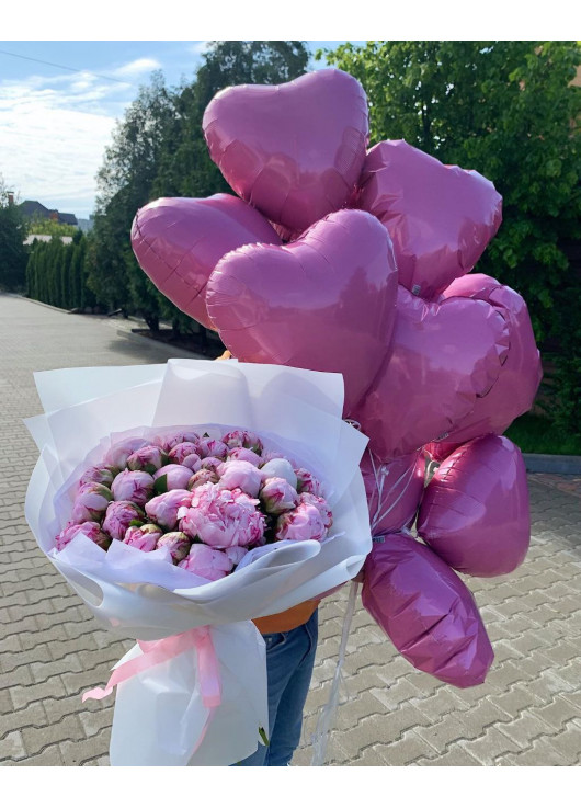 Charm: bouquet of peonies and heart balloons
