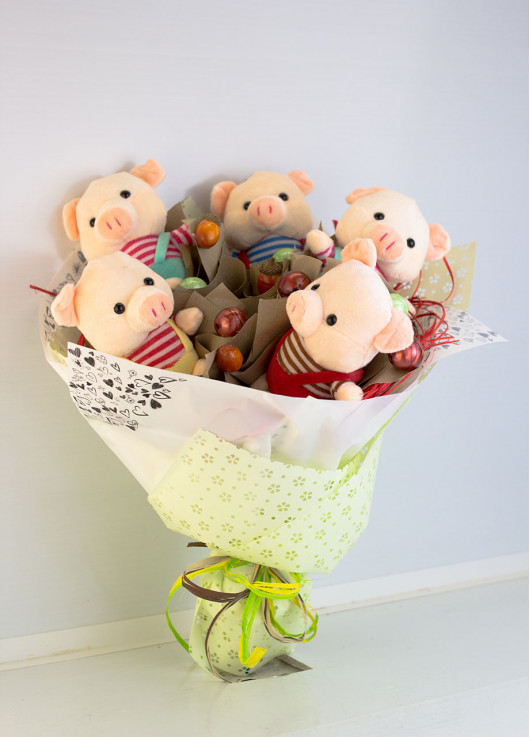 Bouquet from toys Sweet Pigs