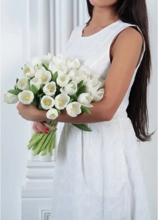 Bouquet white tulips