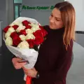White and red roses with delivery at Gonchara str Dnipro