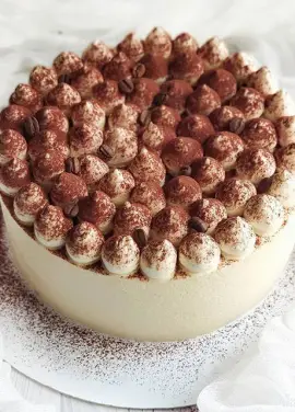 Tiramisu Cake