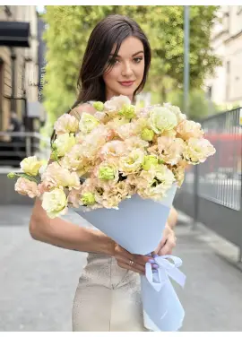 Creamy lisianthus
