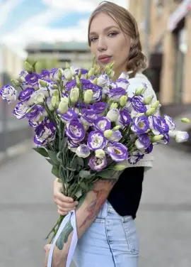 White-violet lisianthus