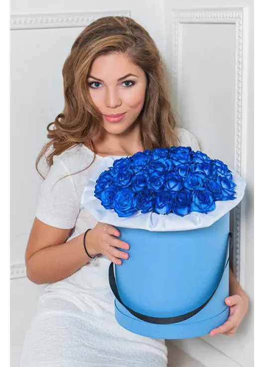 Blue roses in a hatbox