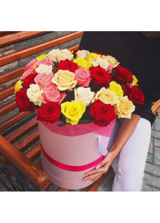 35 roses in a hatbox