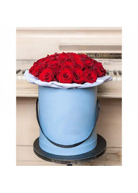51 roses in a hatbox