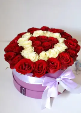 39 roses in a hatbox