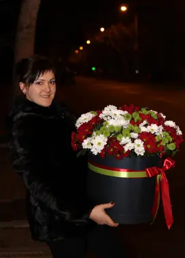 Flower mix in a hat box