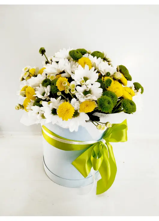 Flower mix in a hat box