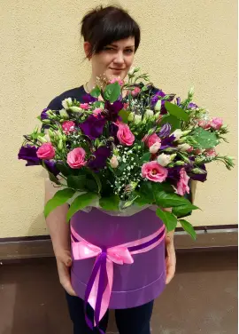 Mix eustoma in a hat box