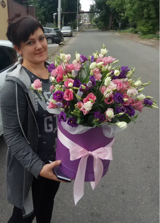 Mix eustoma in a hat box