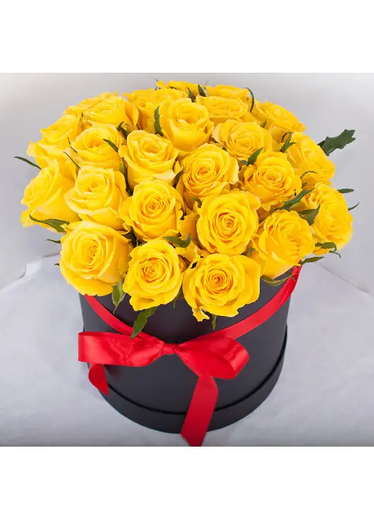 39  yellow roses in a hatbox