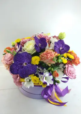 Flower mix in a hat box