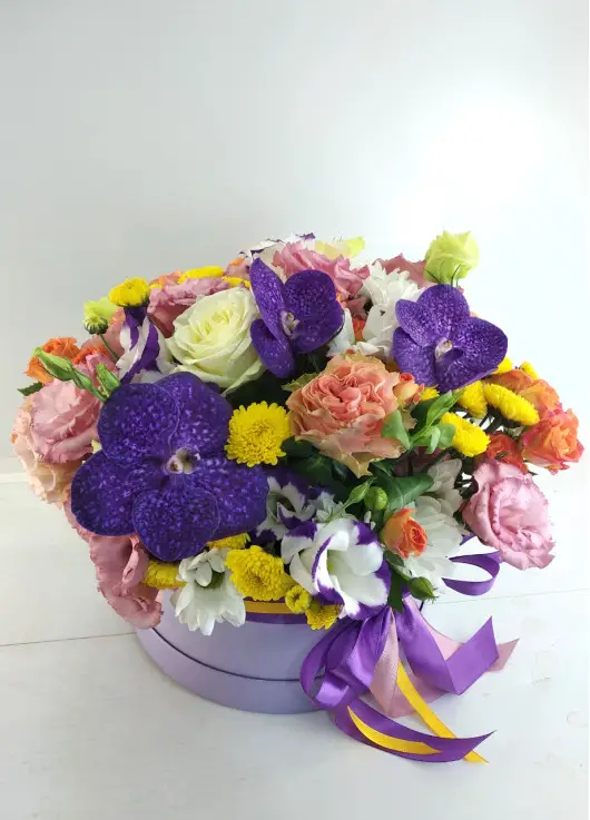 Flower mix in a hat box