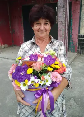 Flower mix in a hat box