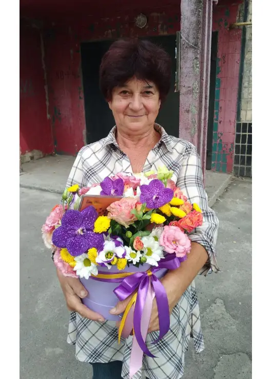 Flower mix in a hat box