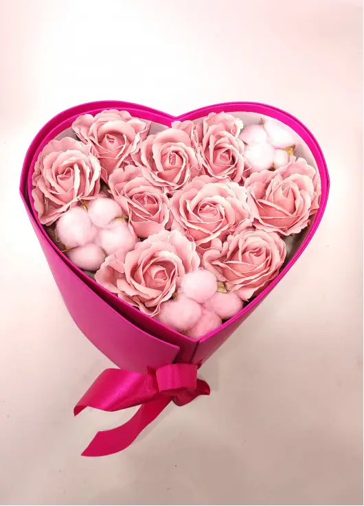 Soap roses, Raffaello, Love is