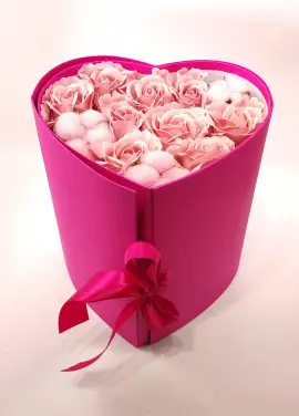 Soap roses, Raffaello, Love is
