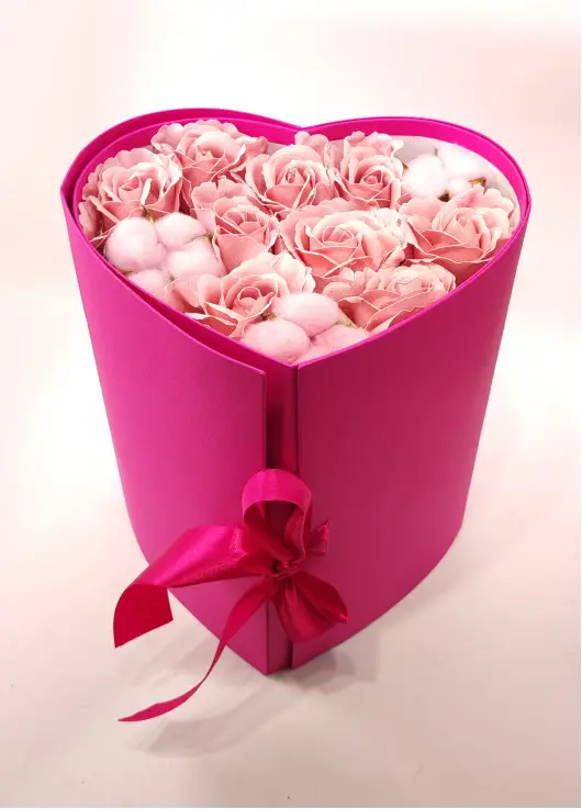 Soap roses, Raffaello, Love is