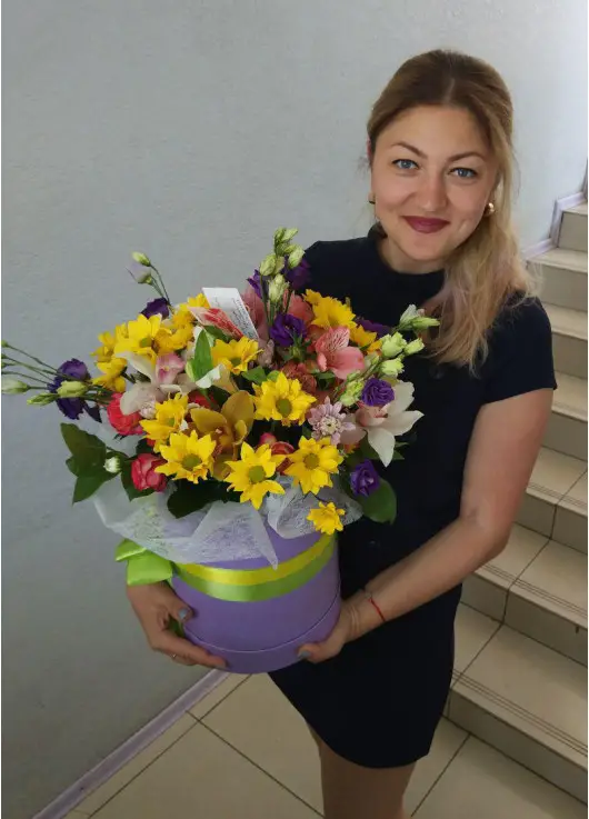 Flower mix in a hat box