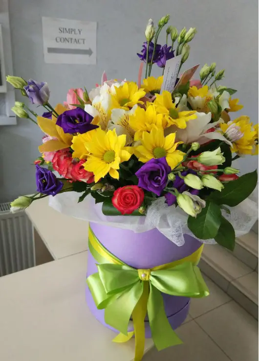Flower mix in a hat box