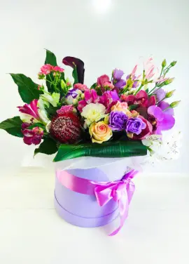 Bright Flower mix in a hat box