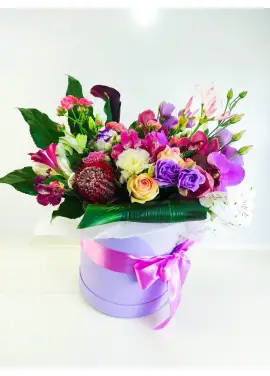 Bright Flower mix in a hat box