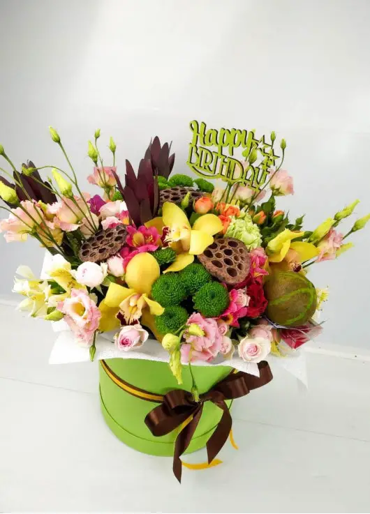 Bright Flower mix in a hat box Bright Flower mix in a hat box