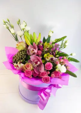 Bright Flower mix in a hat box