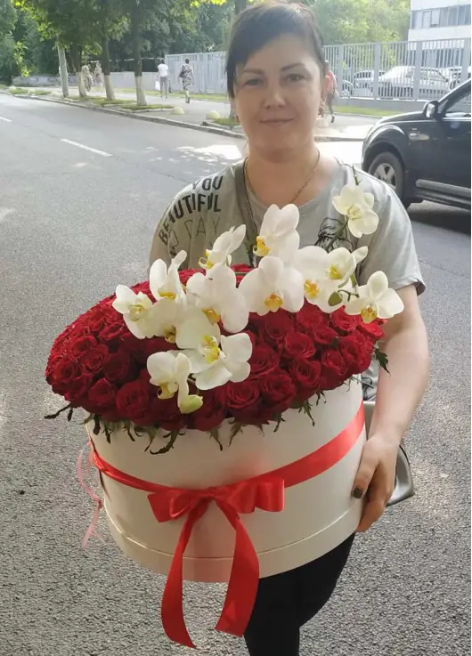 Orchids and roses  in a hat box