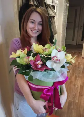 Orchids mix in a hat box