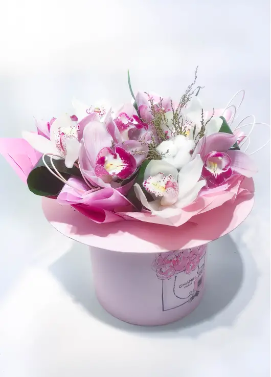 Orchids in a hat box Chanel Orchids in a hat box Chanel