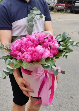 Hat box of peonies Dnipro