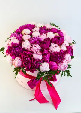 Hat box of peonies Dnipro