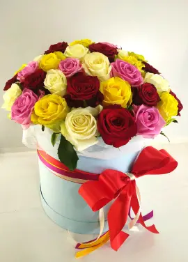 35 roses in a hatbox