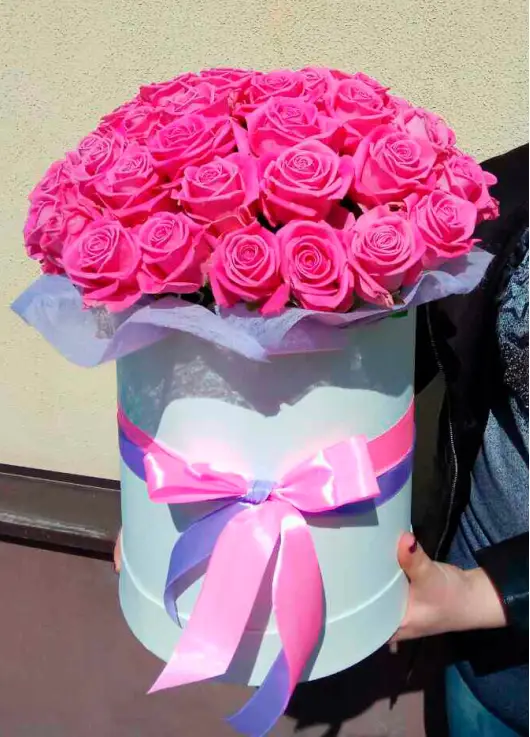 35 pink roses in a box