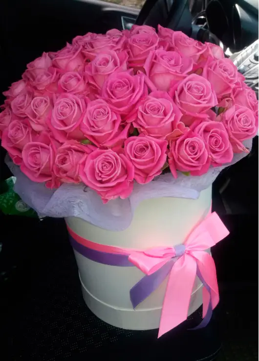 35 pink roses in a box