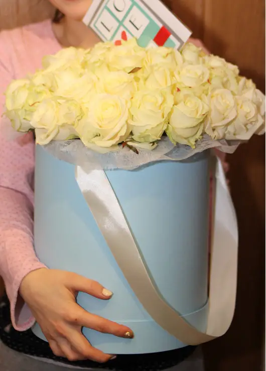 51 roses in a hatbox 51 roses in a hatbox