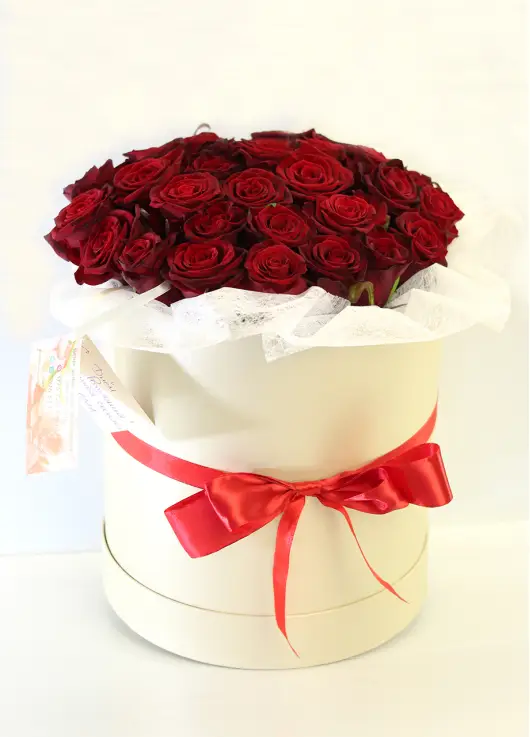 25 red roses in a box