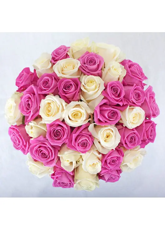 Pink and white roses in a hatbox Dnipro Pink and white roses in a hatbox Dnipro