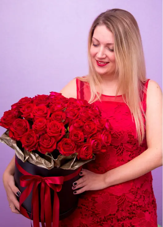 51 roses in a hatbox