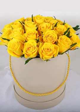 39  yellow roses in a hatbox