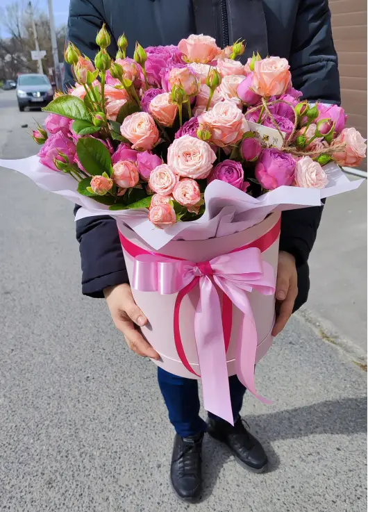 Mixed Bush Rose Box M — 15-17 Stems